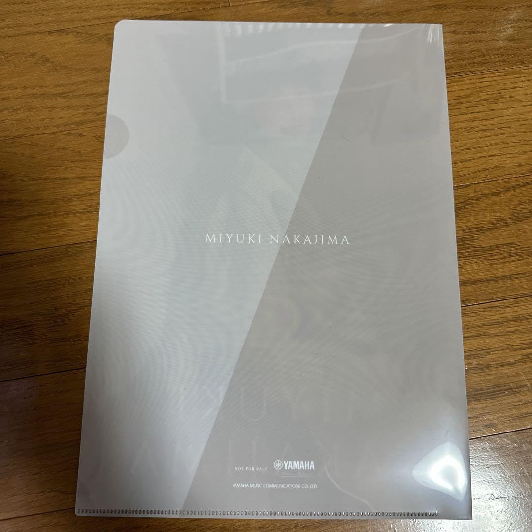 Amazon.co.jp: 中島みゆき 世界が違って見える日 A3ポスターとクリア
